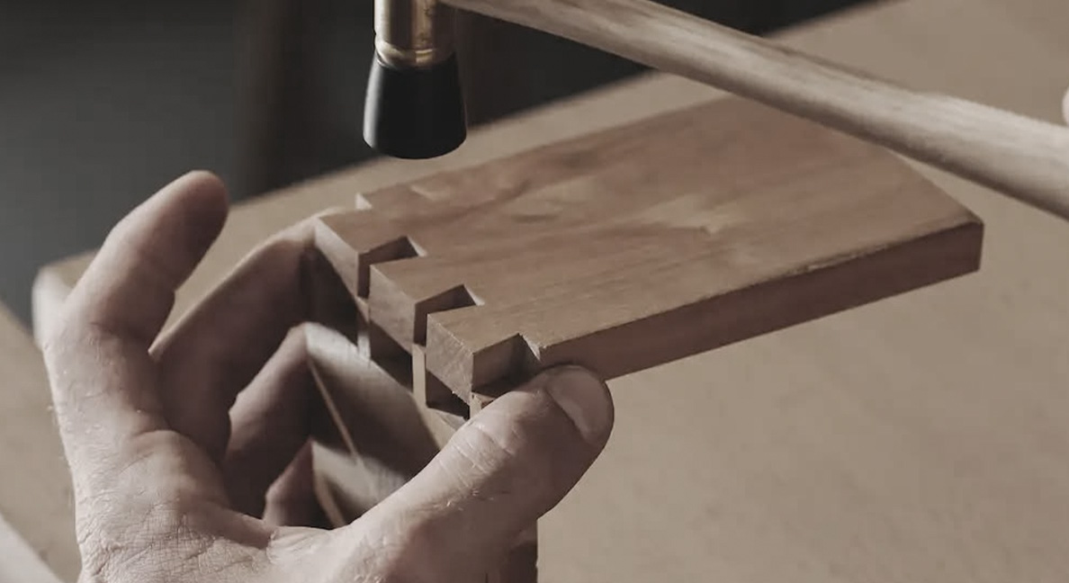 THE WARMTH OF HANDCRAFT  THE MARK OF TIME